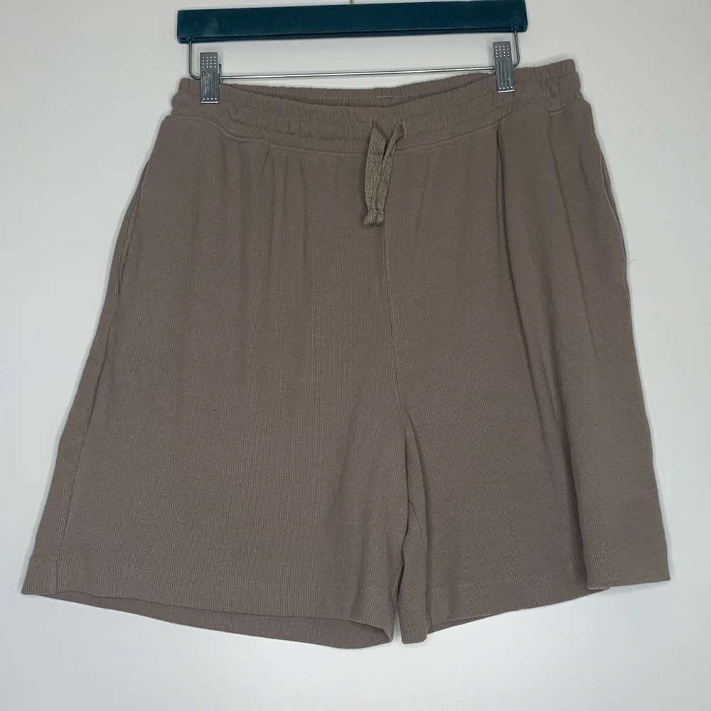 H&M brown ribbed pull up loose shorts Large - Picture 8 of 12